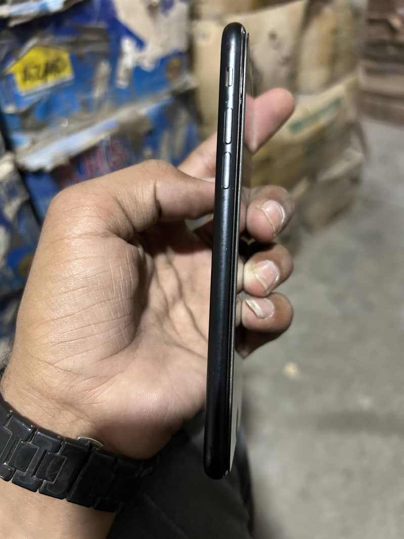 Apple iPhone 7 3