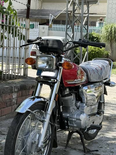 honda cg 125 2025/26 self start brand new islamabad number 2400 km