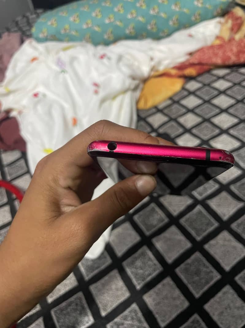 Sharp Aquos R3 1