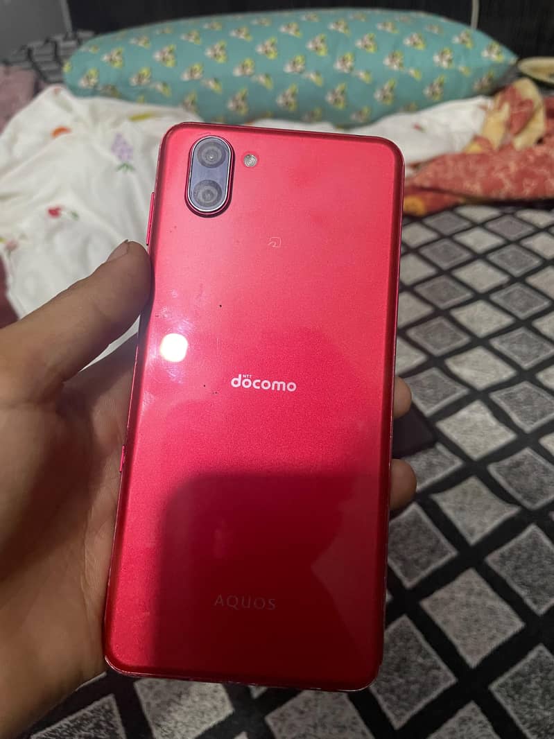 Sharp Aquos R3 4