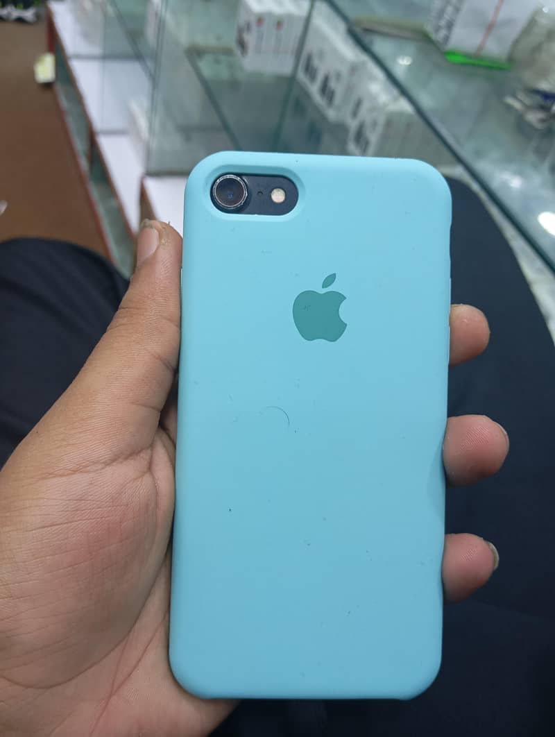 Apple iPhone 7 1