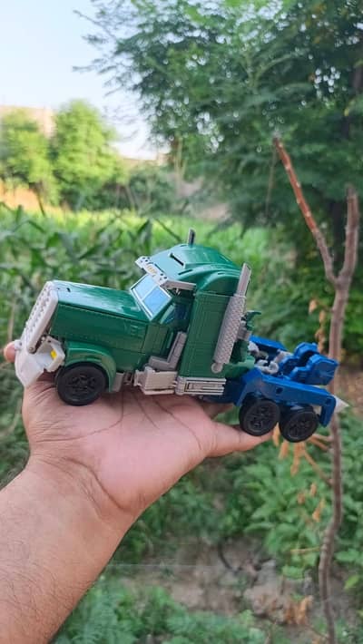 TRANSFORMERS optimus prime