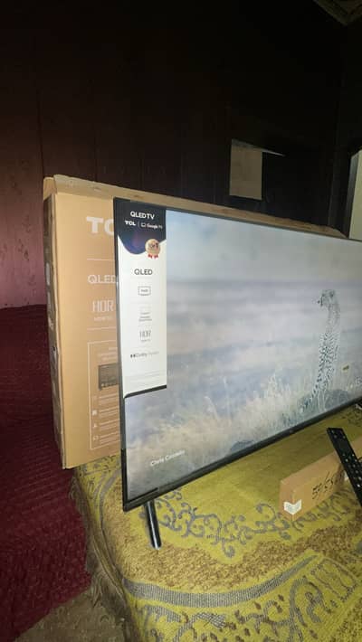TCL Q LED 40 inches paper slim