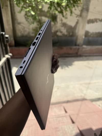 hp laptops with dricated graphics card and with out graphics i5/i7