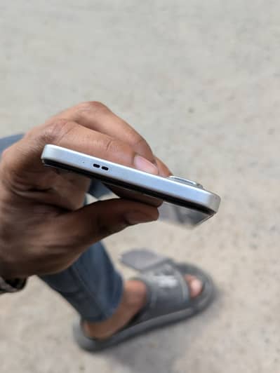 Infinix hot 60i. 6/128