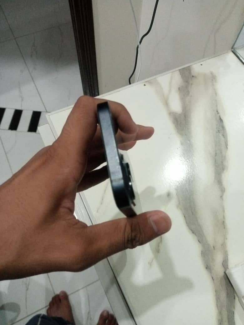 Apple iPhone 14 3