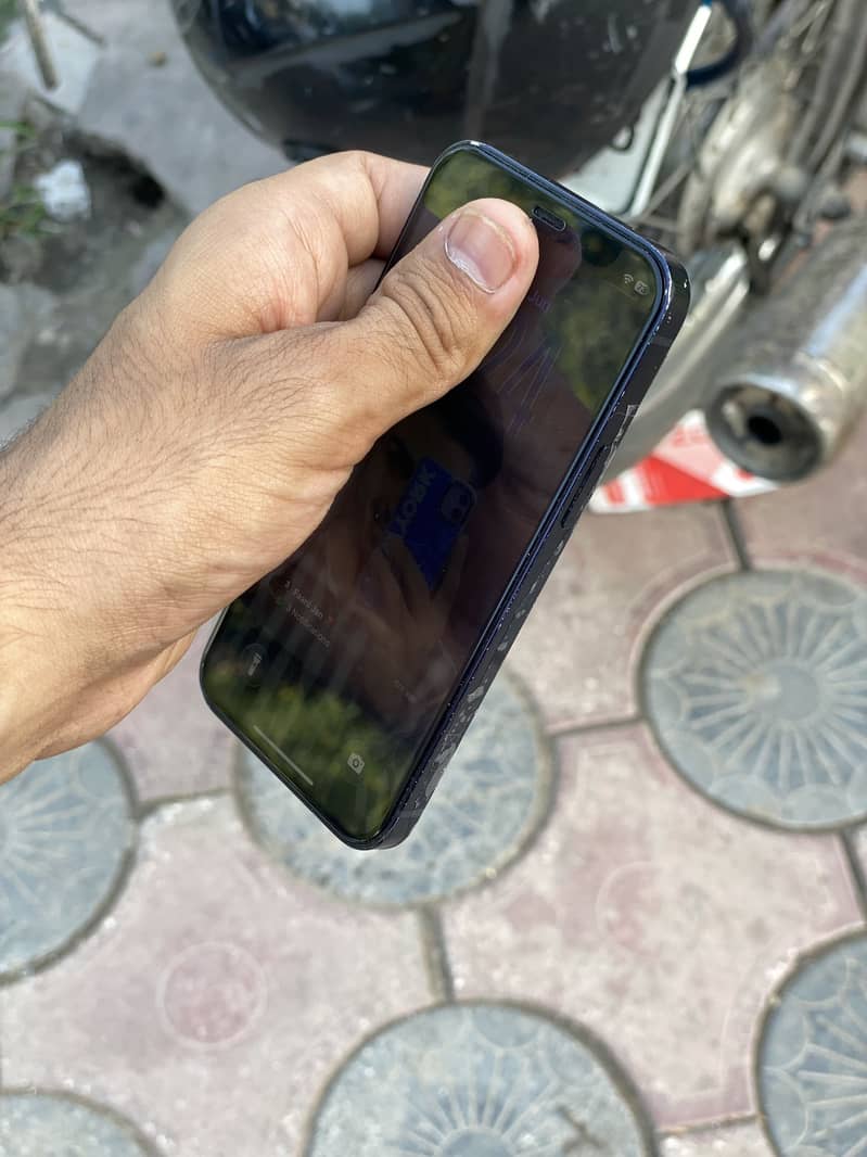 Apple iPhone 12 mini 6
