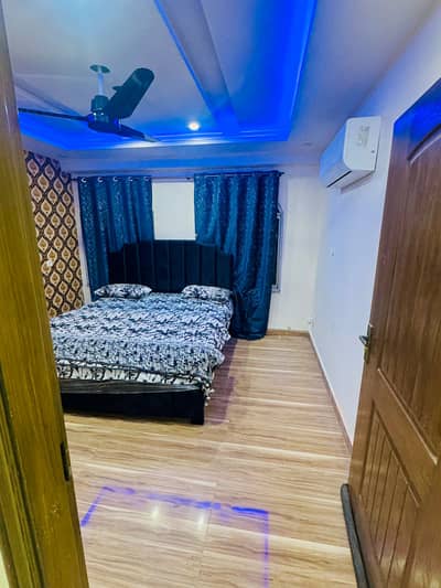 Luxury stort stay apartment behria town Lahore 03001893480