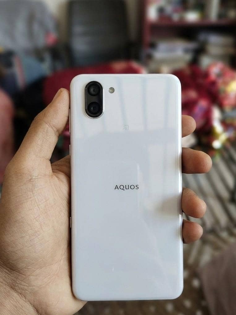 Sharp Aquos R3 0