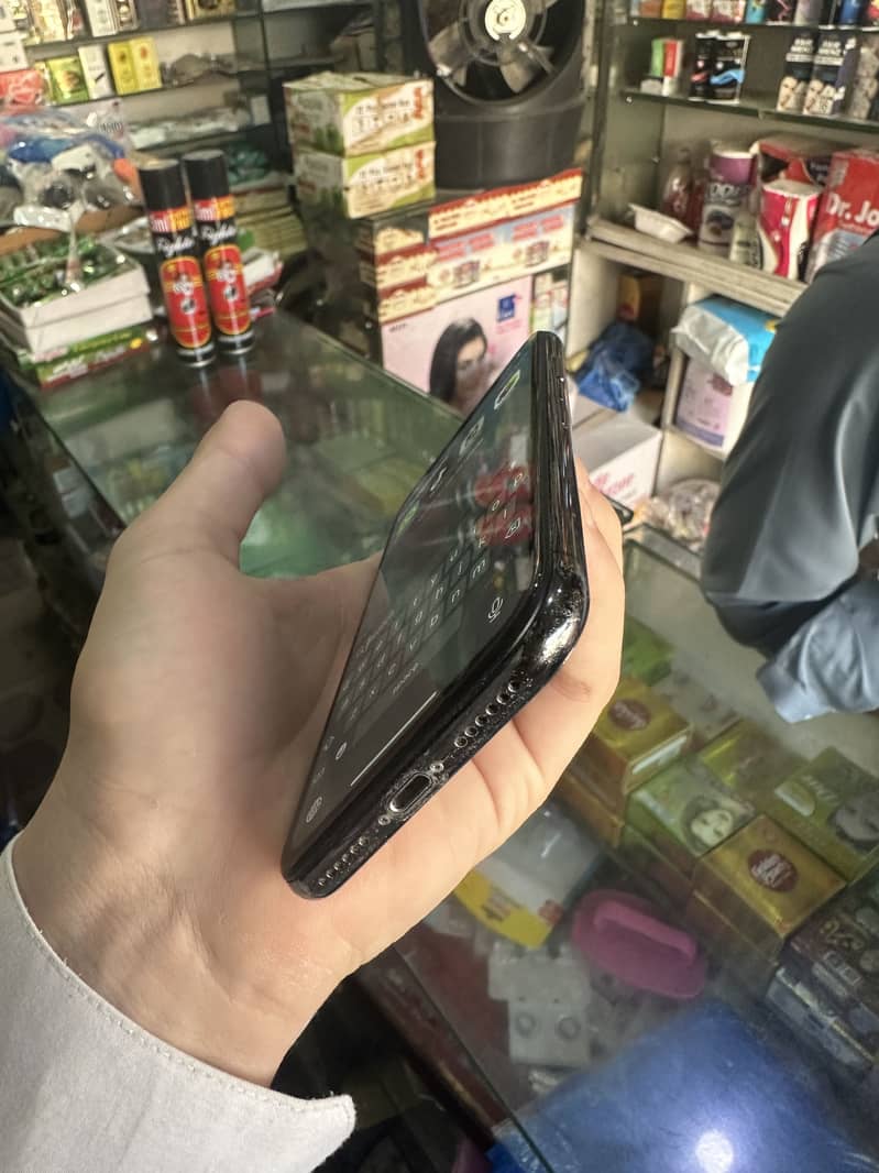 Apple iPhone X 6