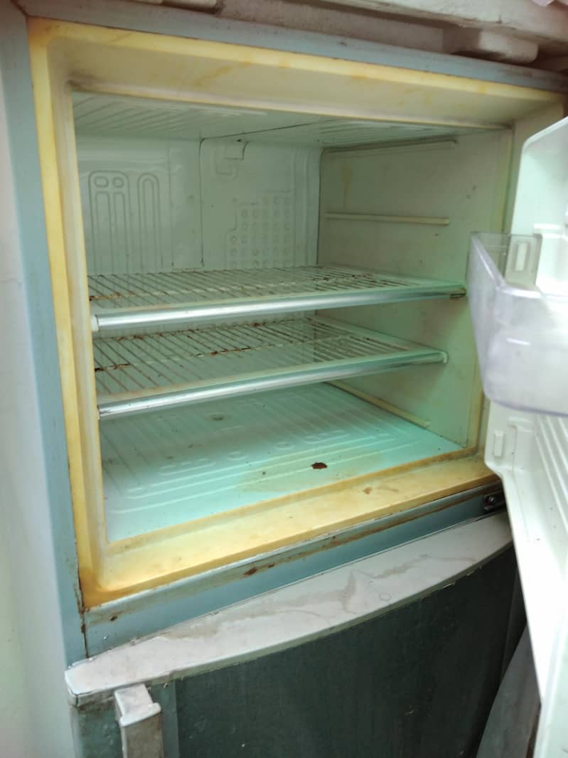 032dawlance fridge 1