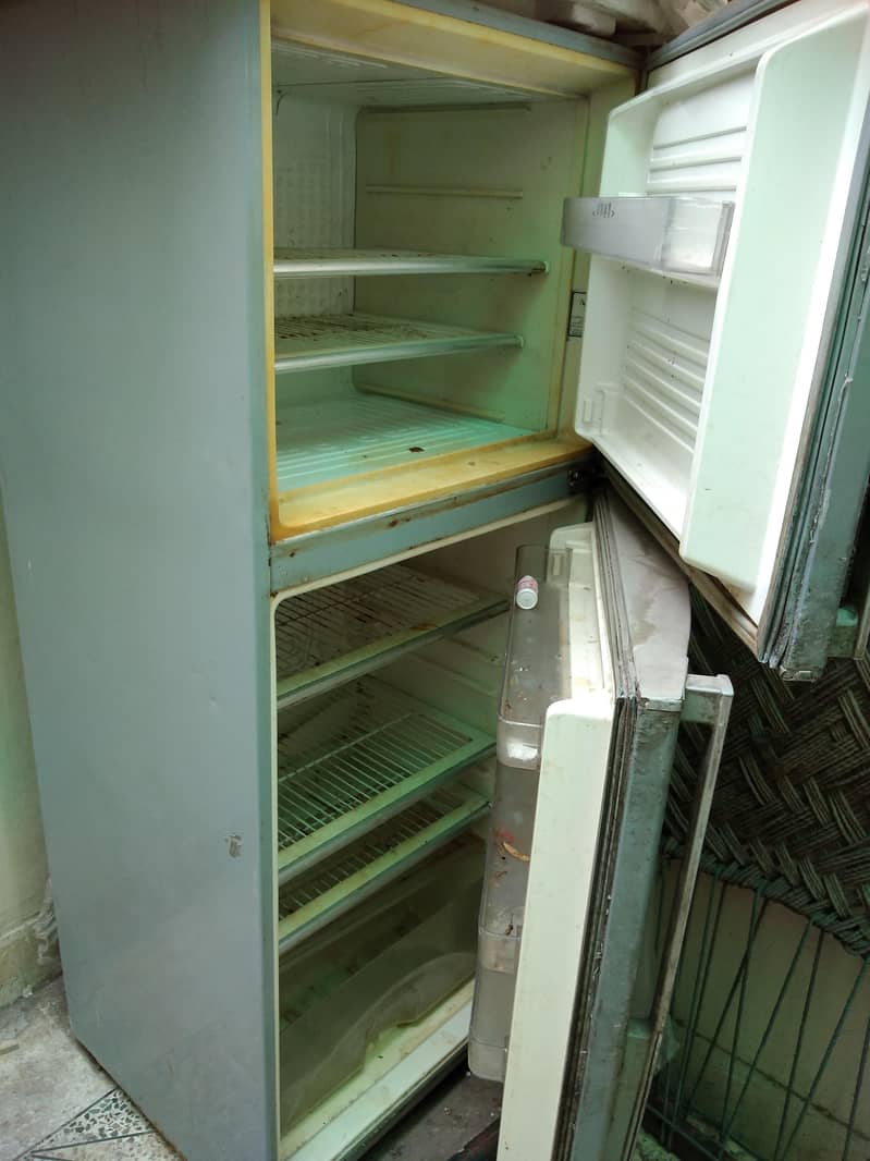 032dawlance fridge 2