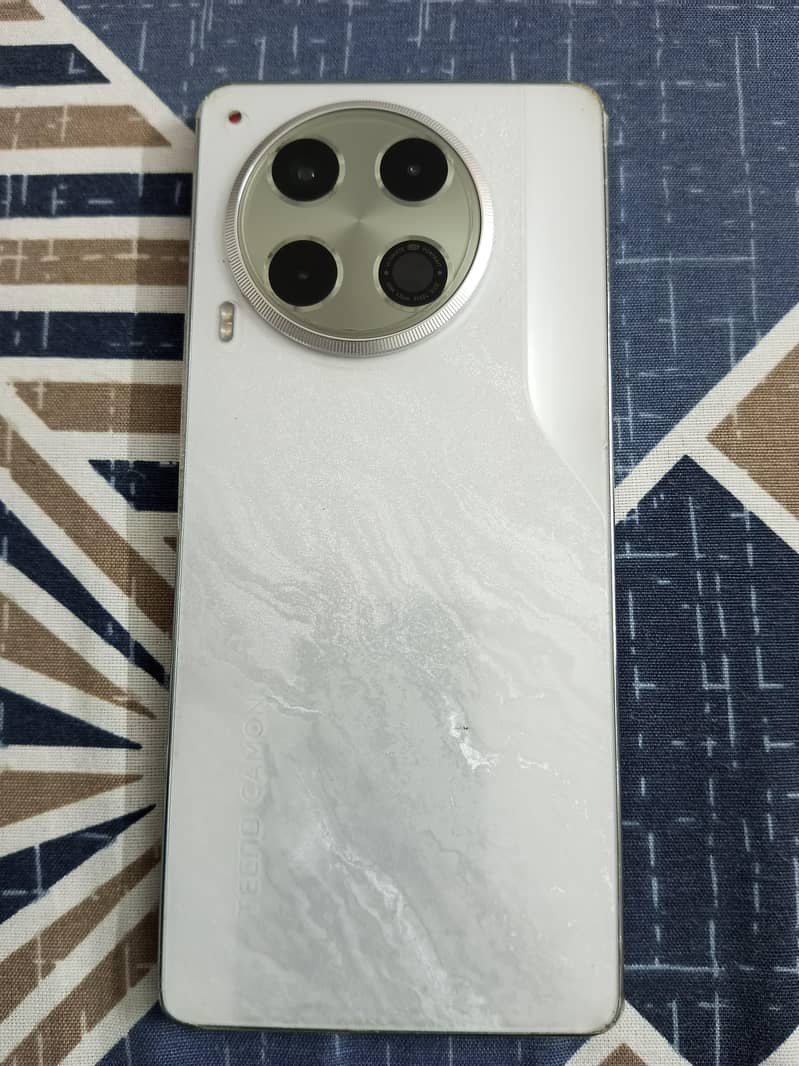 Tecno camon 30 1