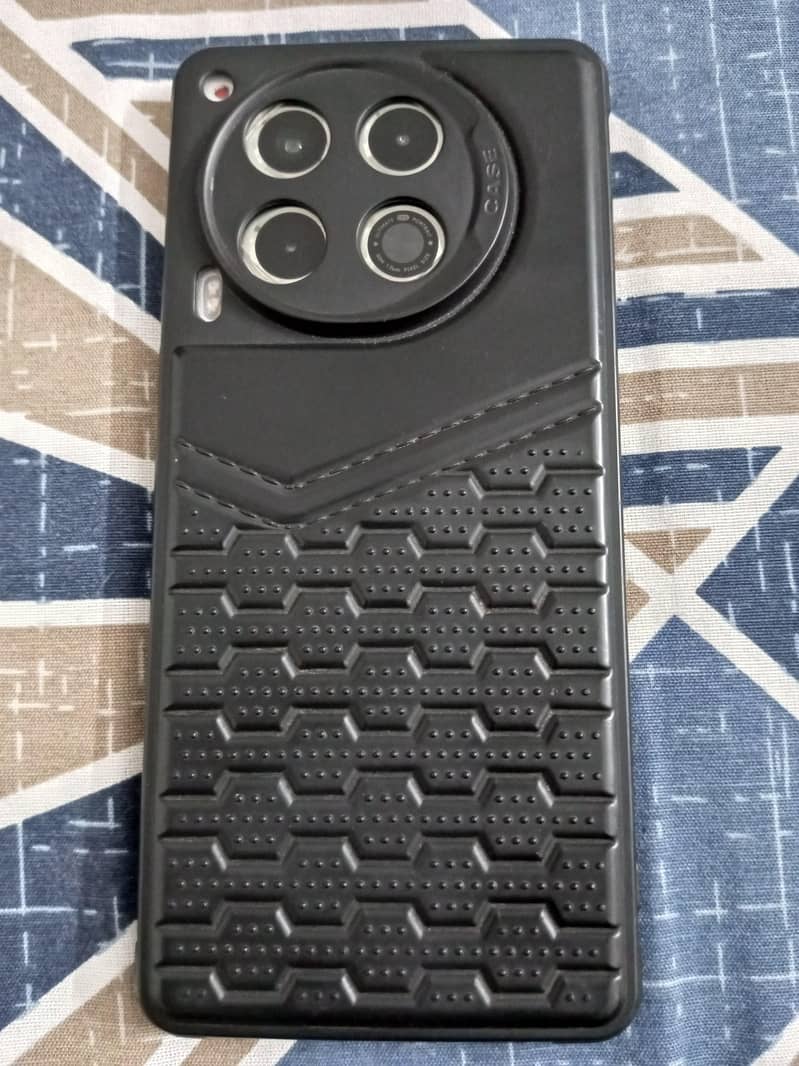Tecno camon 30 6