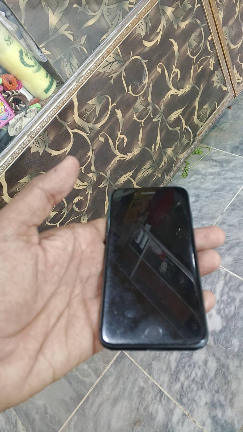 Apple iPhone 7 2