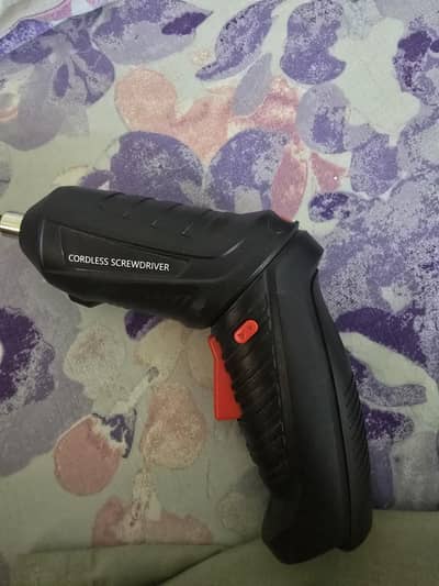 Cordless rechargeable screw driver