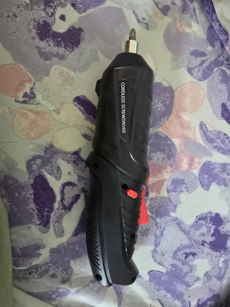 Cordless rechargeable screw driver 1