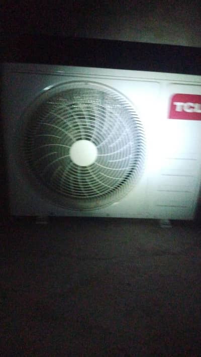 1.5 ton tcl split ac  contect. 03158897701
