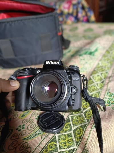 Nikon d7100 camera with 50mm lens f1.8