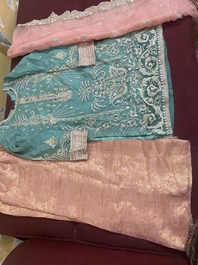 No defect, no stain, good condition.