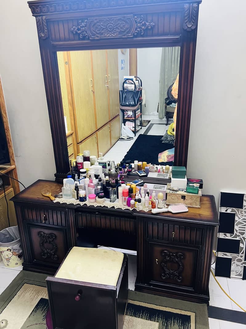 King bed with dressing table 1