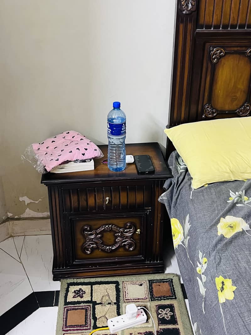King bed with dressing table 2