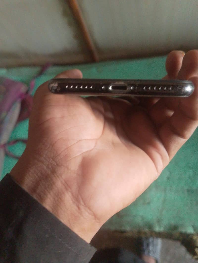 Apple iPhone X 3