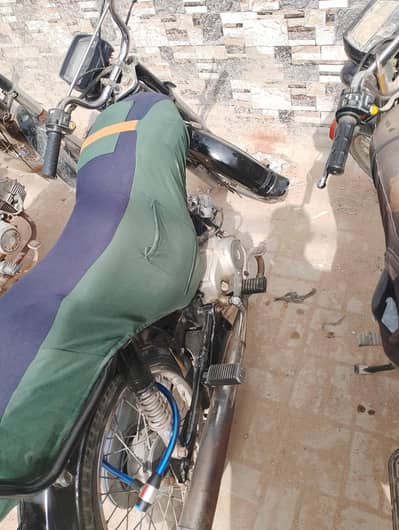 unique xterm 2016 Karachi number koi kam nhi hn body pa engine ok