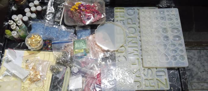 Resin accessories and resin molds