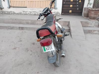 YAMAHA 4 STROKE FOR SALE 2012 model new condition  available in Multan