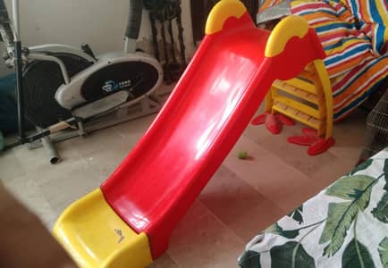 Kids playing indoor 2 steps slid