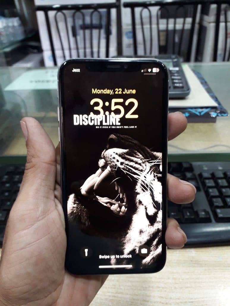 Apple iPhone X 3