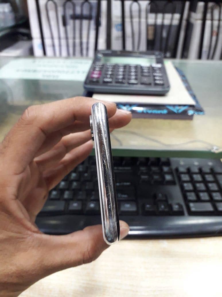 Apple iPhone X 6