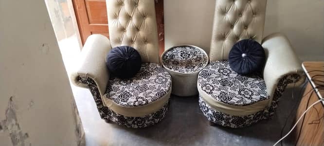 Beautiful and Eligant Bedroom chairs set 2 chairs 1 table, room chairs