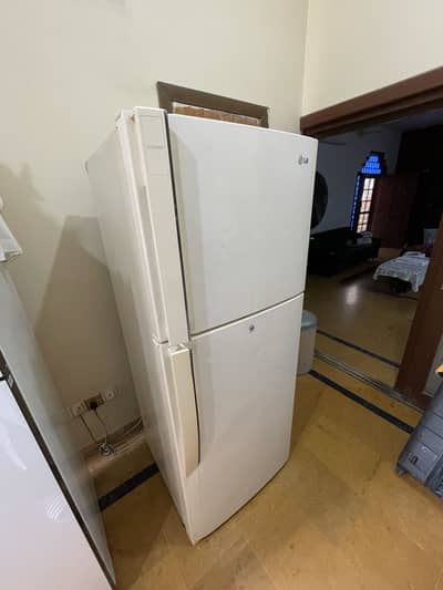 LG GN-B492CVC 384 Liter Top Freezer Refrigerator
