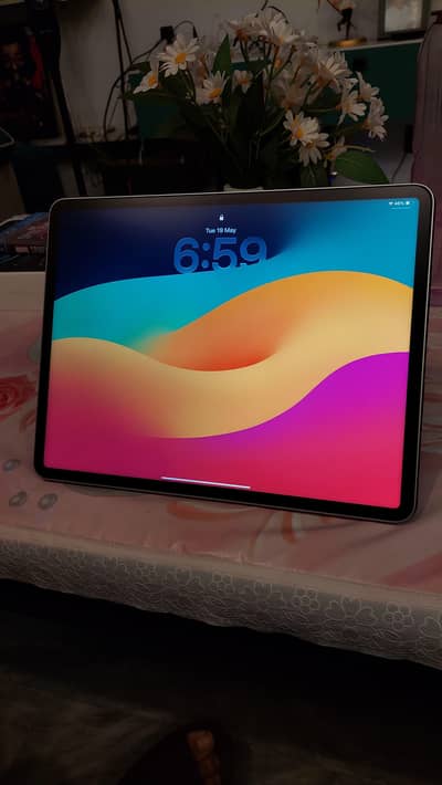 Apple iPad Pro 13 inch 6th Gen, box + pencil with excellent condition