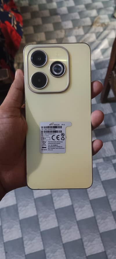 Infinix Hot 40i 8/128 with box