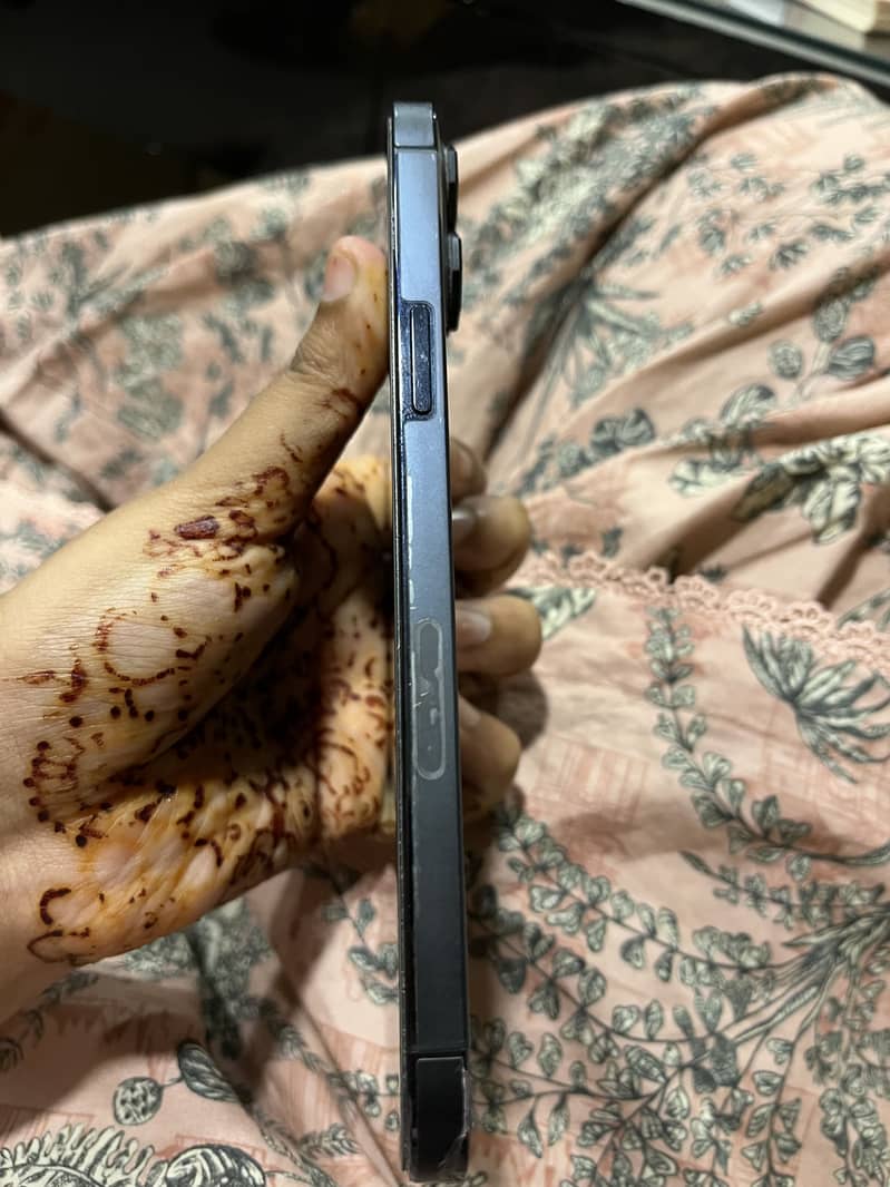 iPhone 12 pro max 4