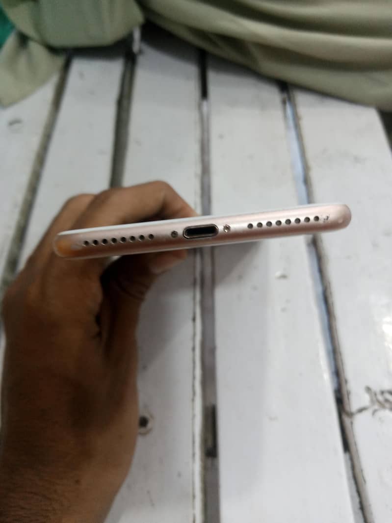 Apple iPhone 8 Plus 0