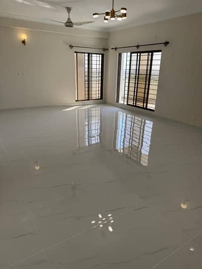 Spacious 200 Square Yard Villa For Rent In Precinct 11A - Near Commercial Area