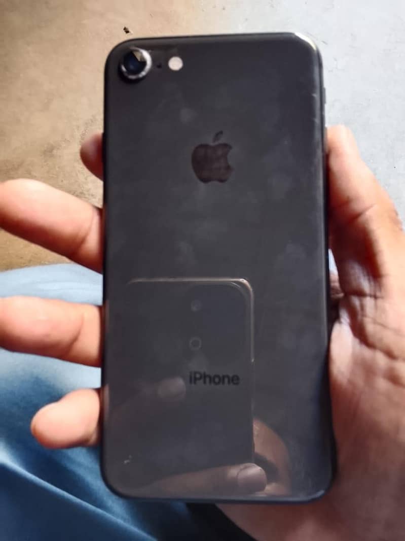 Apple iPhone 8 3