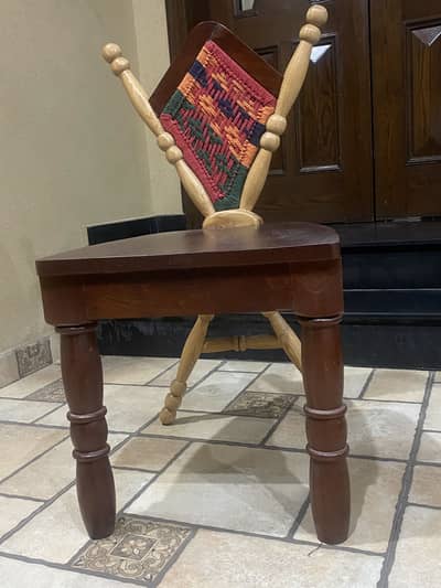 Handcrafted Solid Wood Chair – Traditional Design