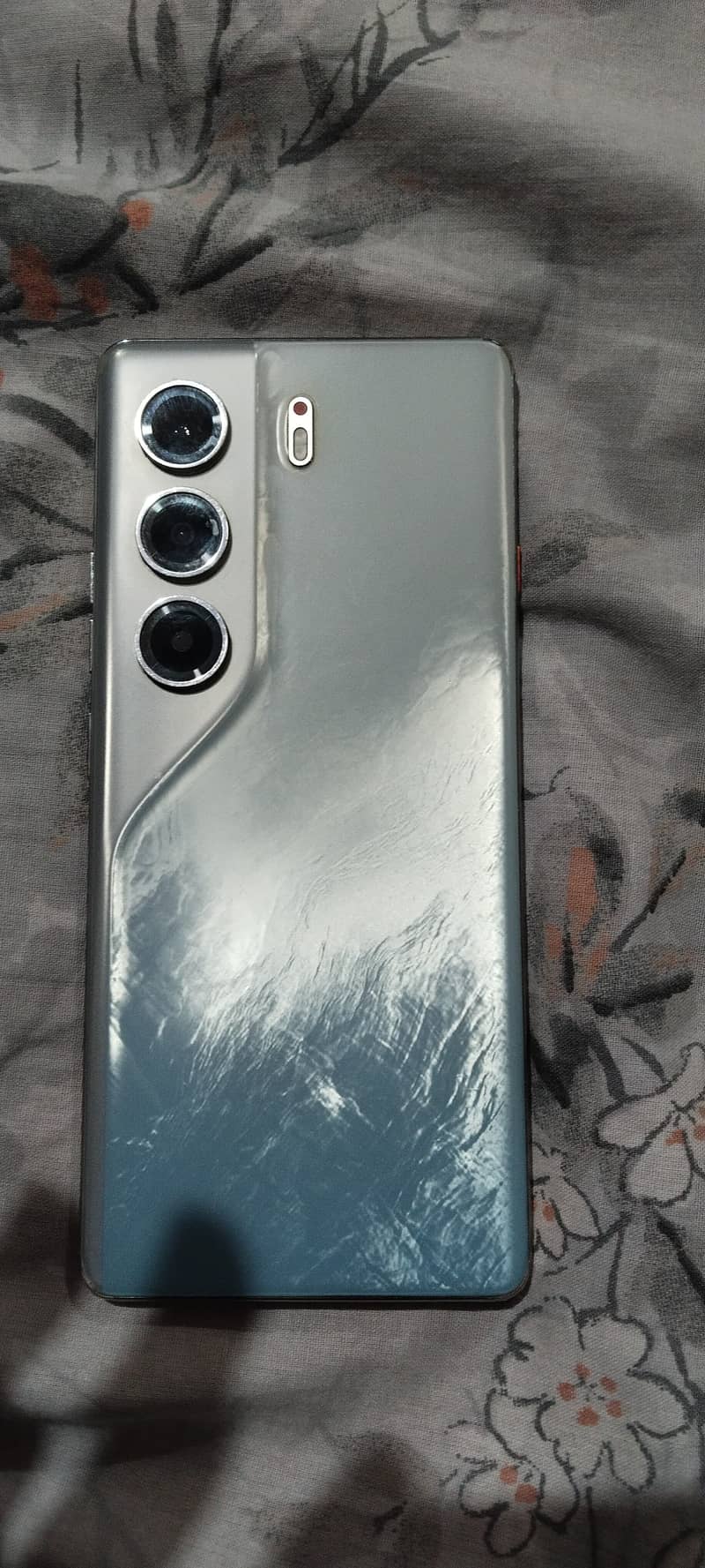 Tecno CAMON 40 Pro 0