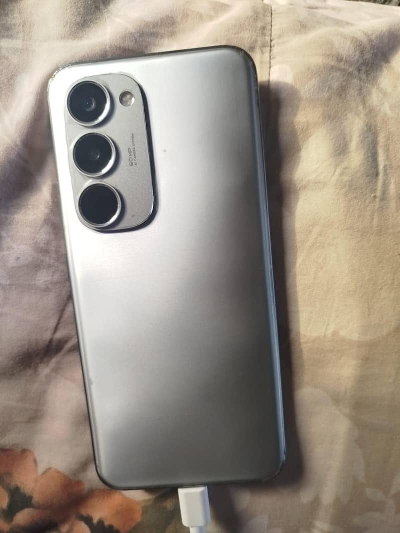 Tecno CAMON 40 Pro plus 1