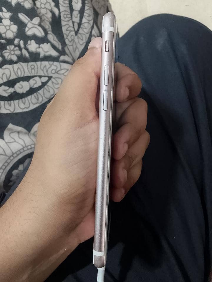 Apple iPhone 7 1