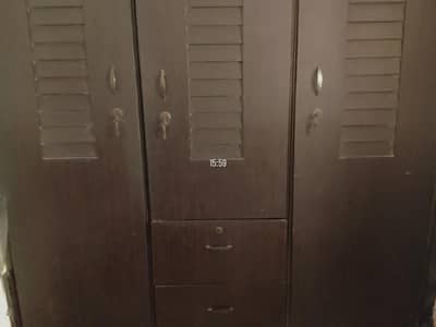 selling King size bedroom set ( excellent condition)