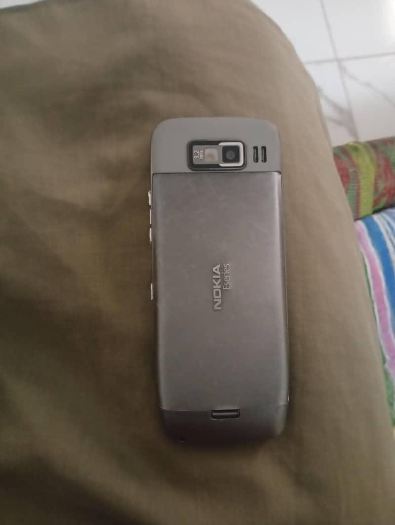 Nokia E52 1
