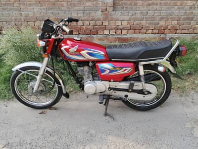 honda 125 red color 2022 model urgent for sell