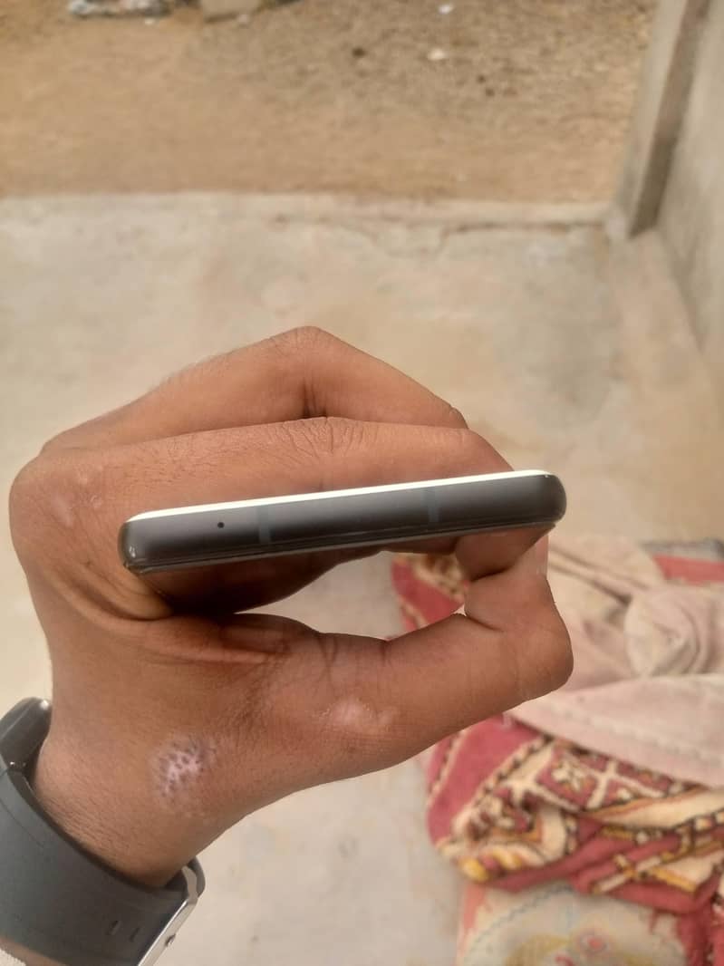 Google Pixel 6a 5