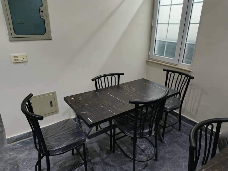 Dining Table & Chairs 0